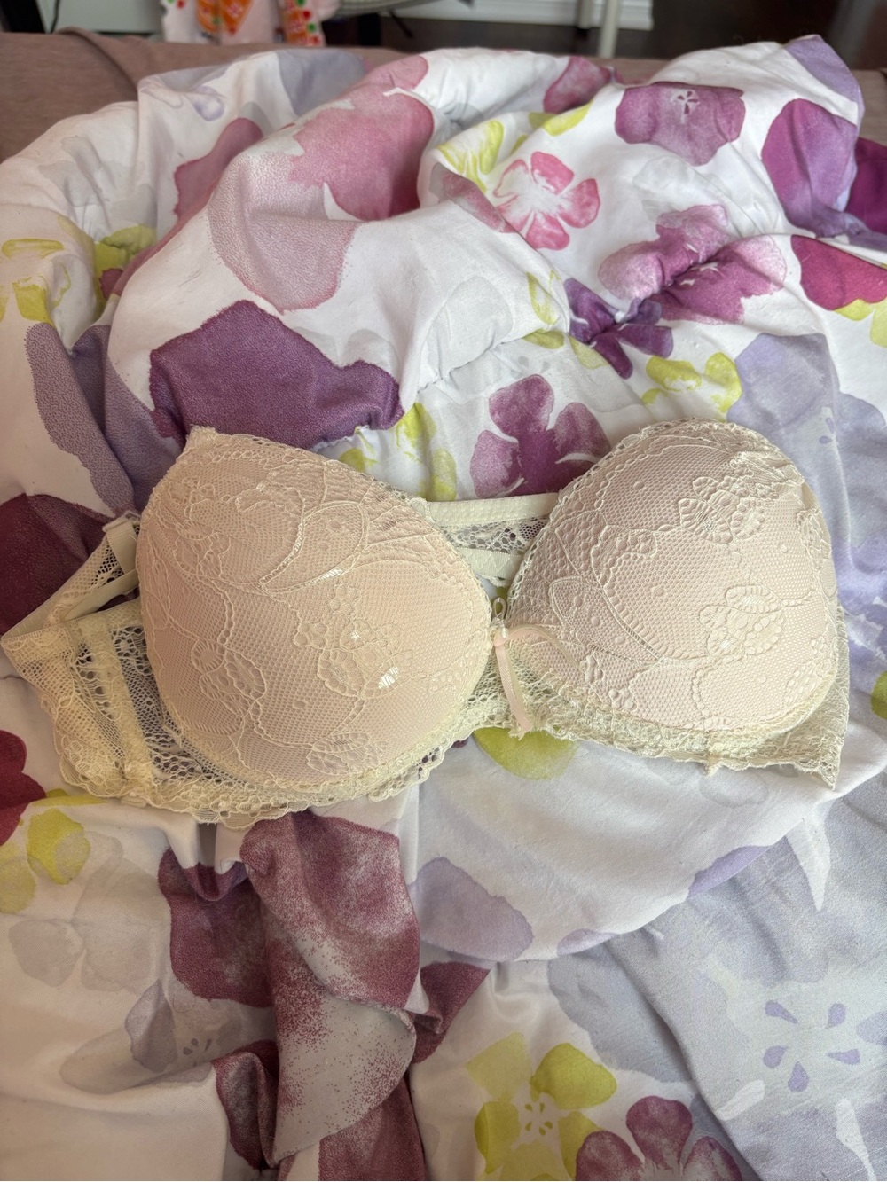 Strapless Lace Push-Up Bra - Light Pink/Cream